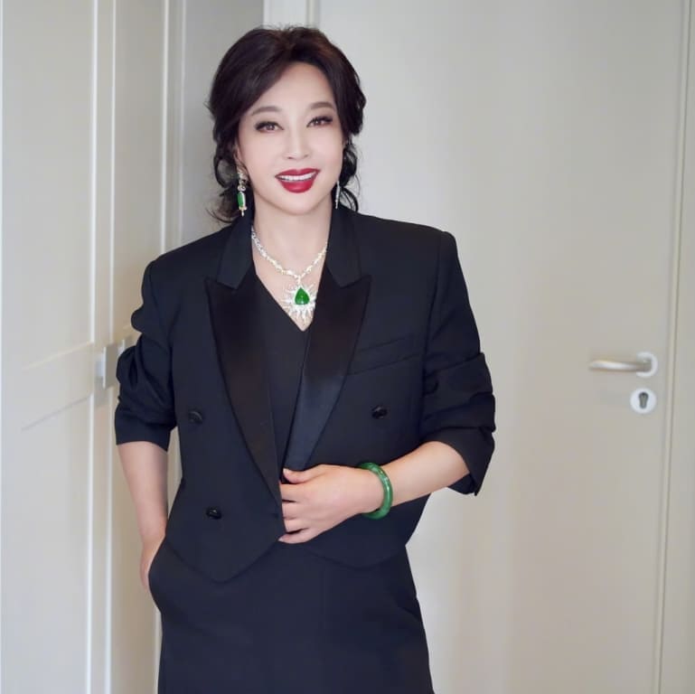 Liu Xiaoqing Лю Сяо Цин