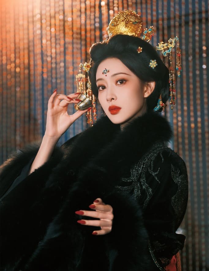 Мэн Цзы И Meng Ziyi Tigers Sniff the Rose Тигр вдыхает аромат розы