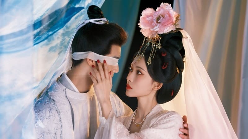 Мэн Цзы И Ли Юнь Жуй Meng Ziyi Li Yunrui Tigers Sniff the Rose тигр