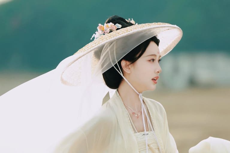 Мэн Цзы И Тигр вдыхает аромат розы Meng Ziyi Tigers Sniff the Rose Мэн Цзы И Тигр вдыхает аромат розы Meng Ziyi Tigers Sniff the Rose