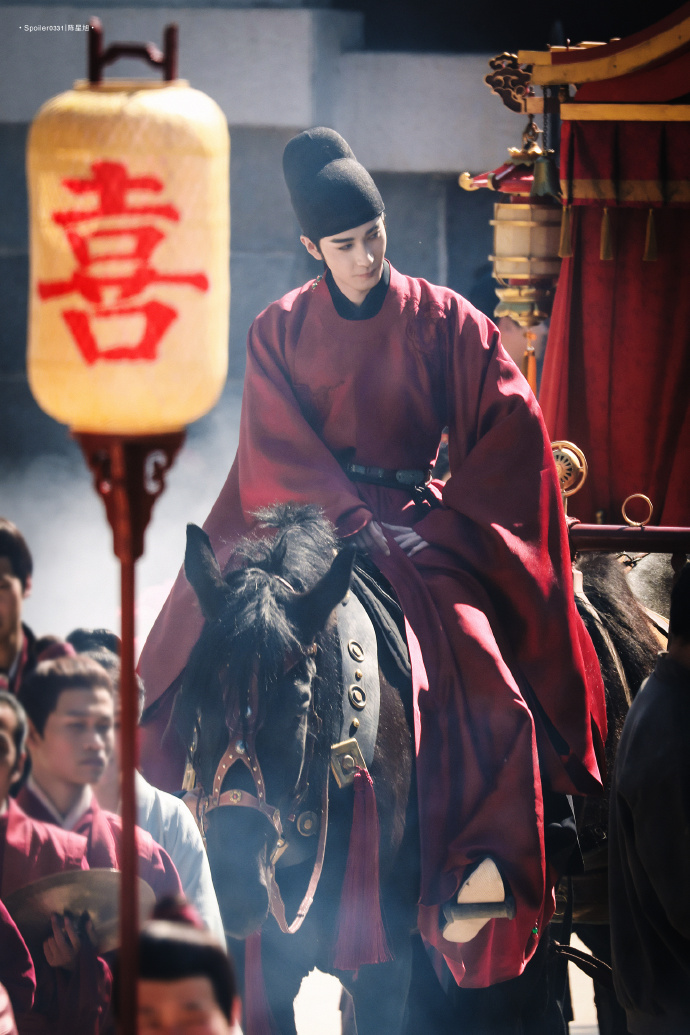 Чэнь Син Сюй на съемках дорамы «Золотая ветвь» Чэнь Син Сюй на съемках дорамы «Золотая ветвь»