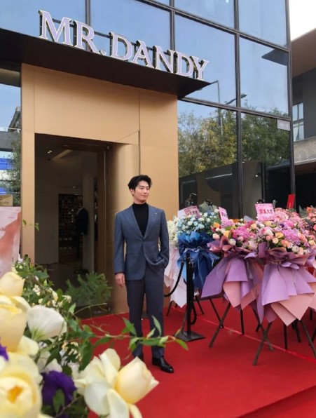 Доу Сяо впервые появился на публике после слухов о разводе с Лауриндой