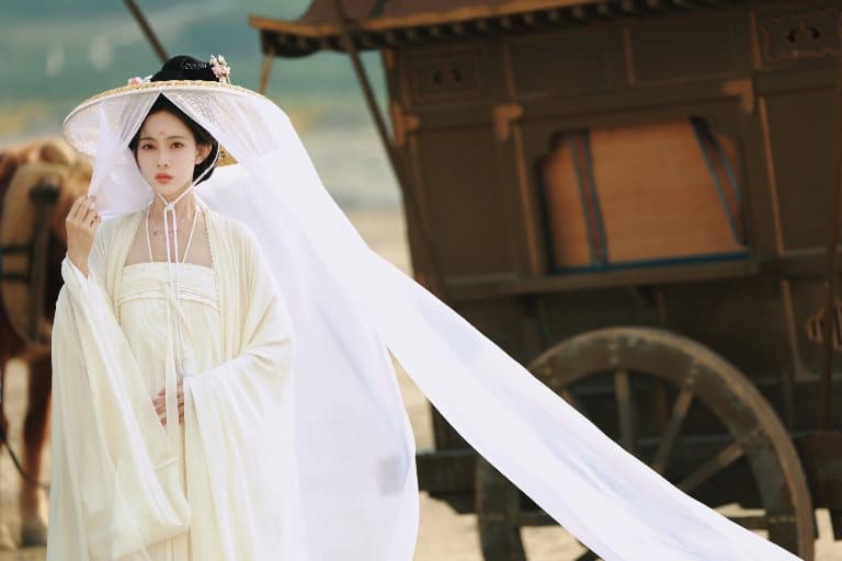 Мэн Цзы И Тигр вдыхает аромат розы Meng Ziyi Tigers Sniff the Rose Мэн Цзы И Тигр вдыхает аромат розы Meng Ziyi Tigers Sniff the Rose