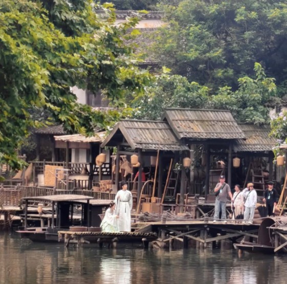 Wang An Yu and Zhao Jin Mai's «A Journey to Glow» Begins Filming