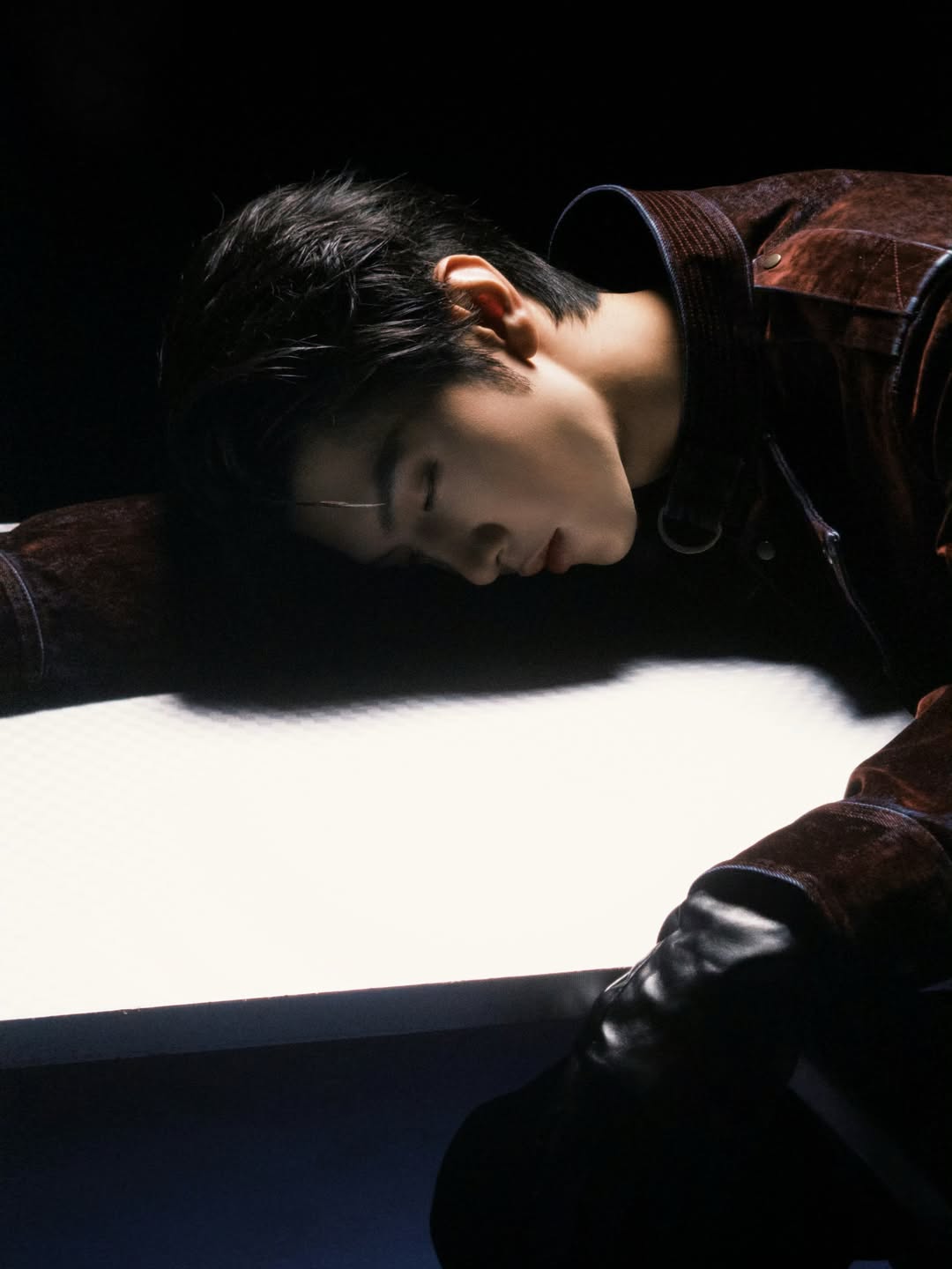 Chen Zheyuan Graces the Cover of ELLEMEN