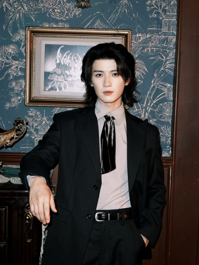 [PHOTO] Qin Tian Yu Shares New Photos on Weibo