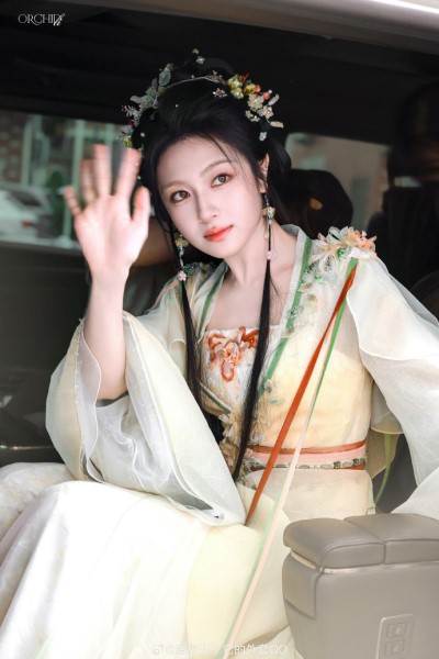 He Yu and Li Landi Begin Filming for Drama «Thousand Nights Tales»