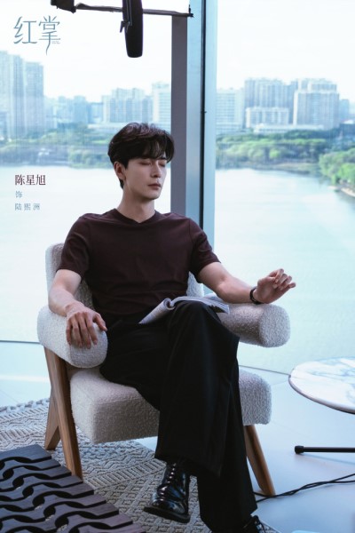 Chen Xingxu and Guan Xiaotong Wrap Up Filming for Drama «Love You in t