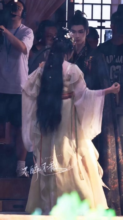 He Yu and Li Landi Begin Filming for Drama «Thousand Nights Tales»