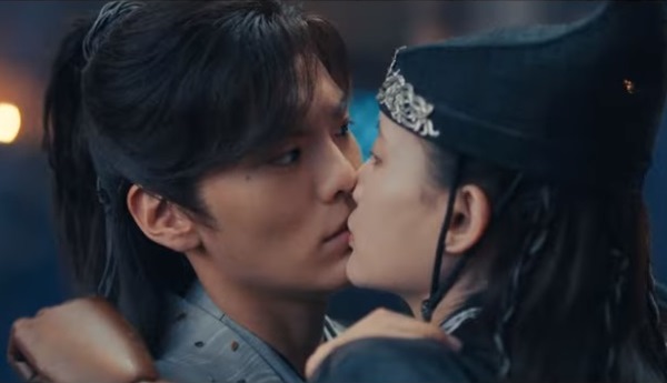 Ли И Тун рассказала о первом поцелуе с Би Вэнь Цзюнем