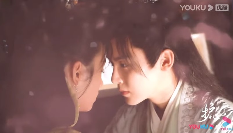 Хоу Мин Хао и Чжоу Е на съемках романтических сцен дорамы «Защити сердце»