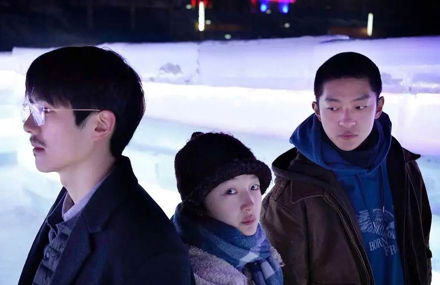 Чжоу Дун Юй, Лю Хао Жань и Цюй Чу Сяо в фильме «Сломанный лёд»